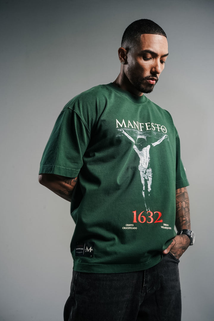 Camiseta Oversize Cristo Crucificado Verde Pino