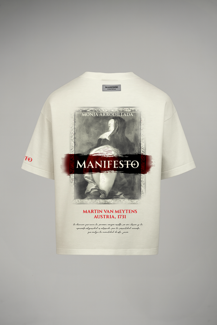 Camiseta Oversize Monja de Rodillas Vainilla