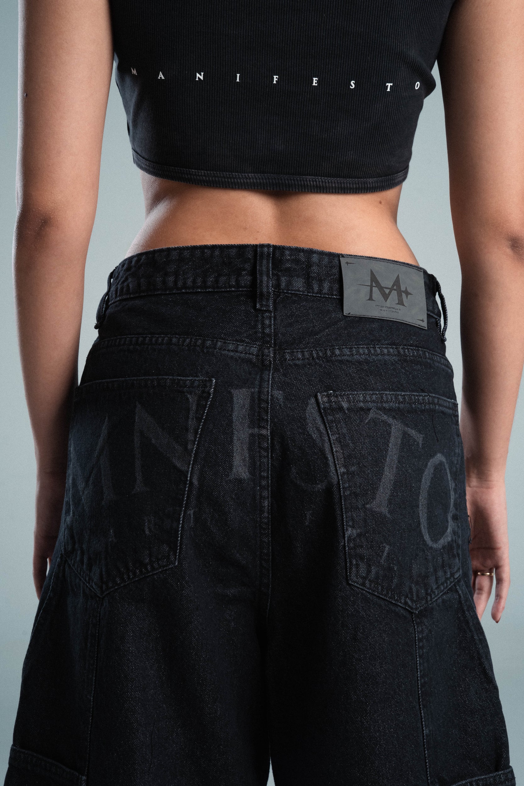 Jorts Negros MNFSTO Fragments