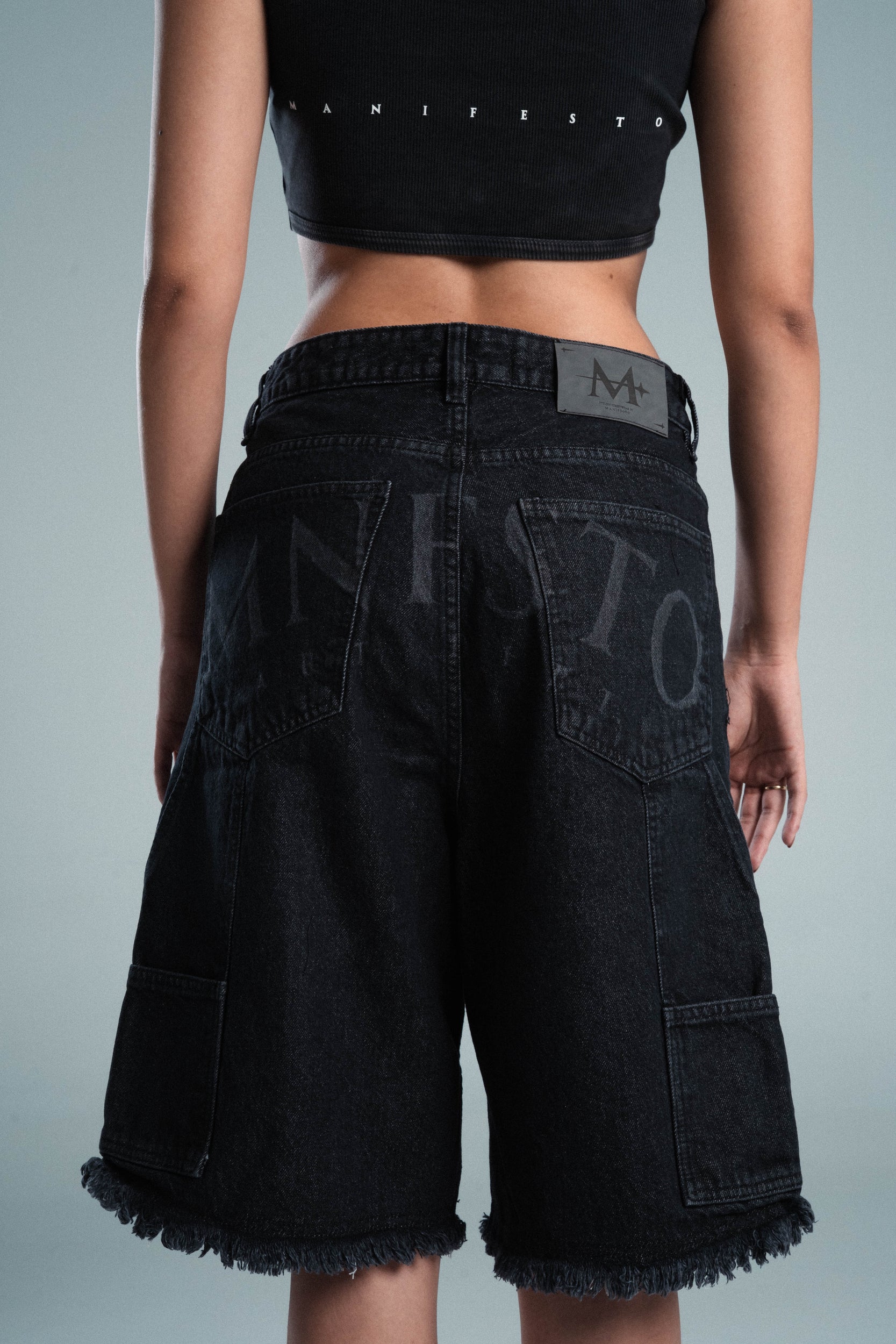 Jorts Negros MNFSTO Fragments