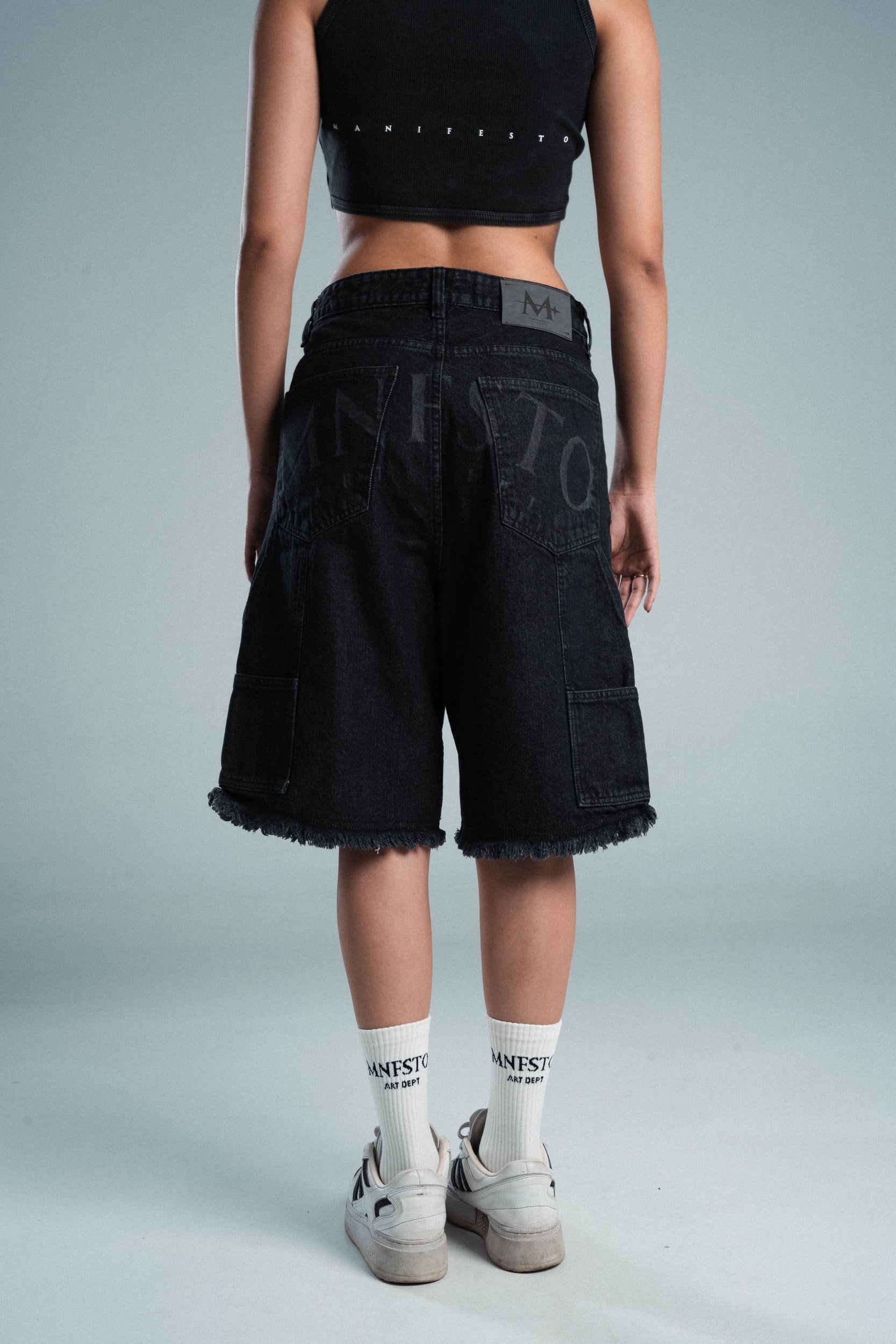 Jorts Negros MNFSTO Fragments