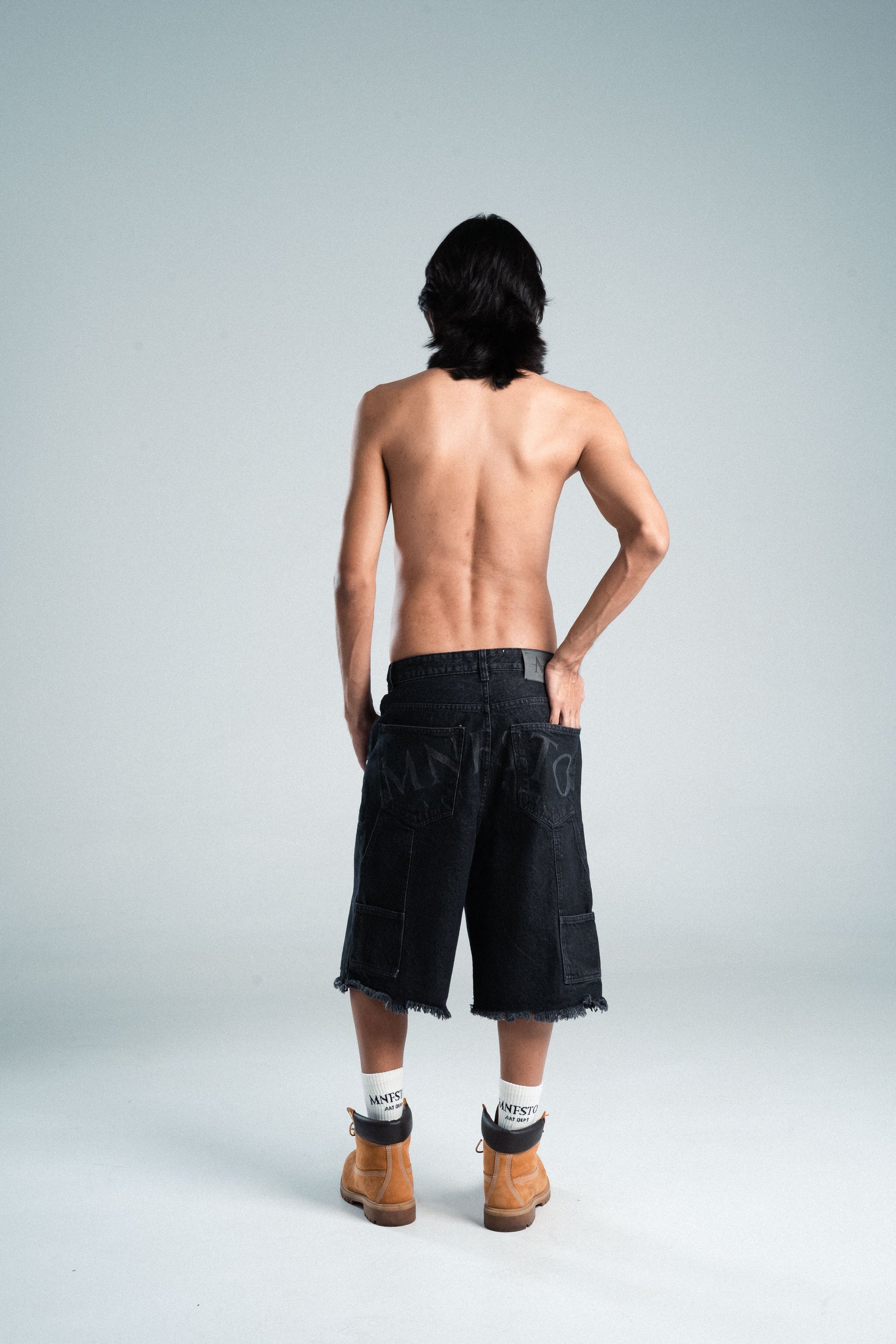 Jorts Negros MNFSTO Fragments