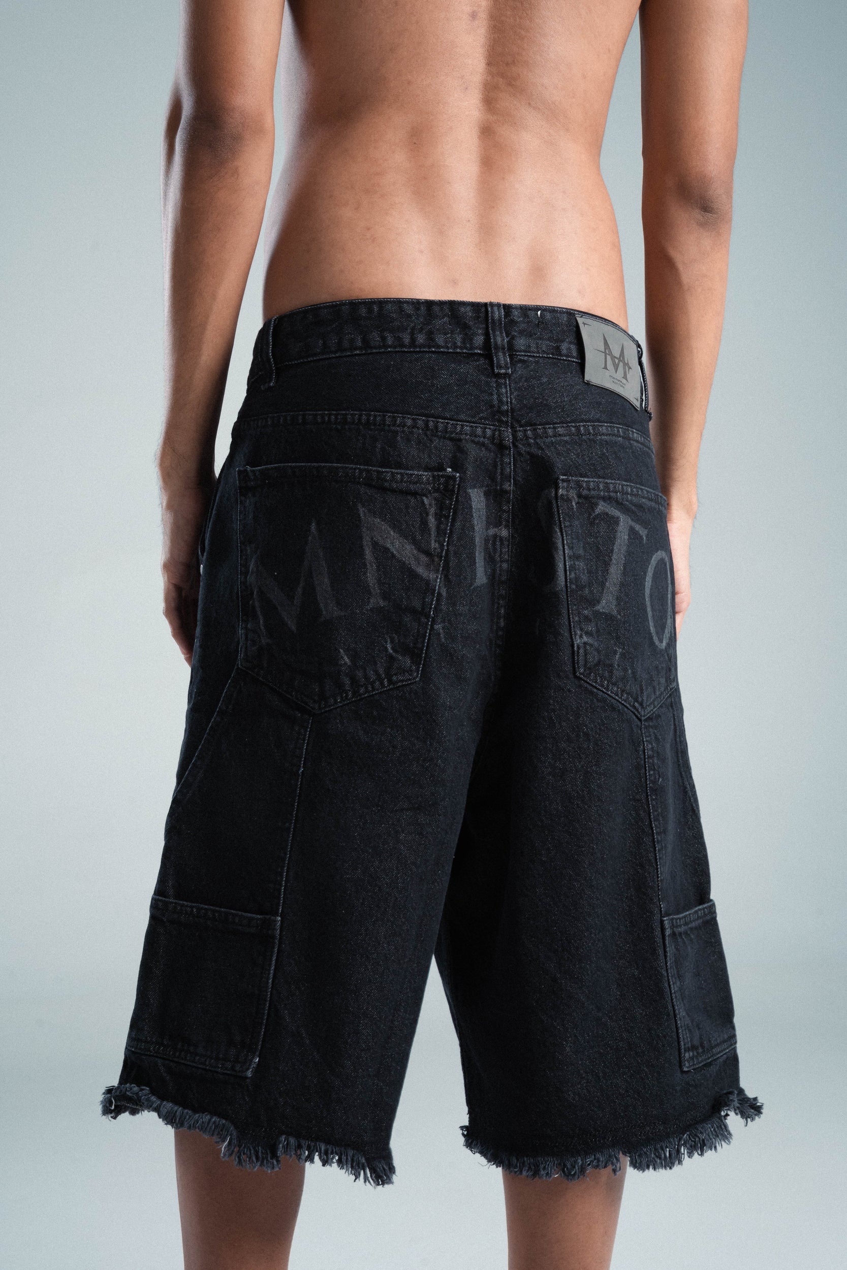 Jorts Negros MNFSTO Fragments